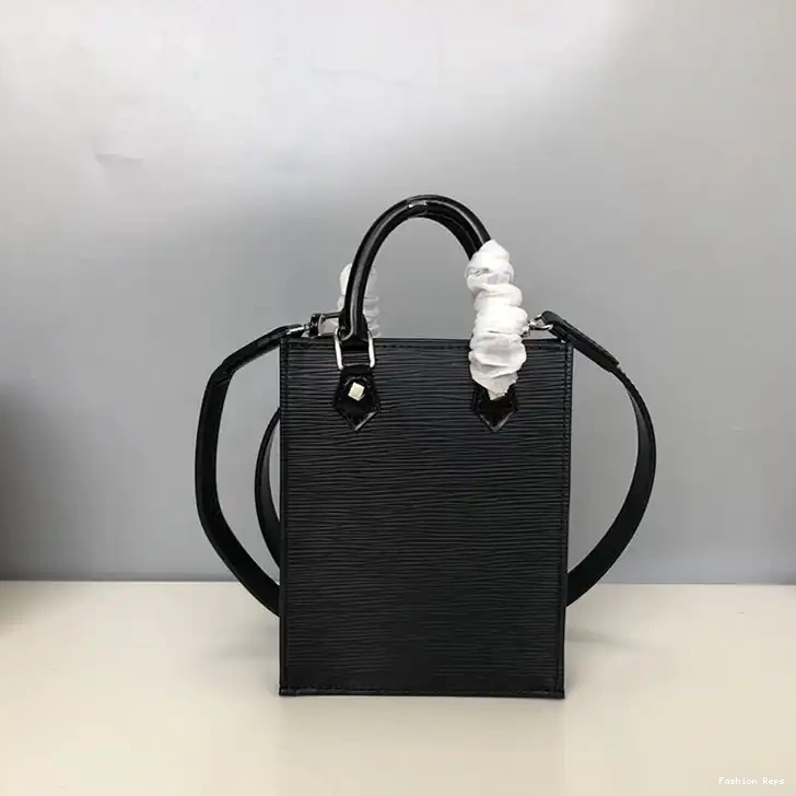Fashion Reps 208B570091 Bags LV 0505